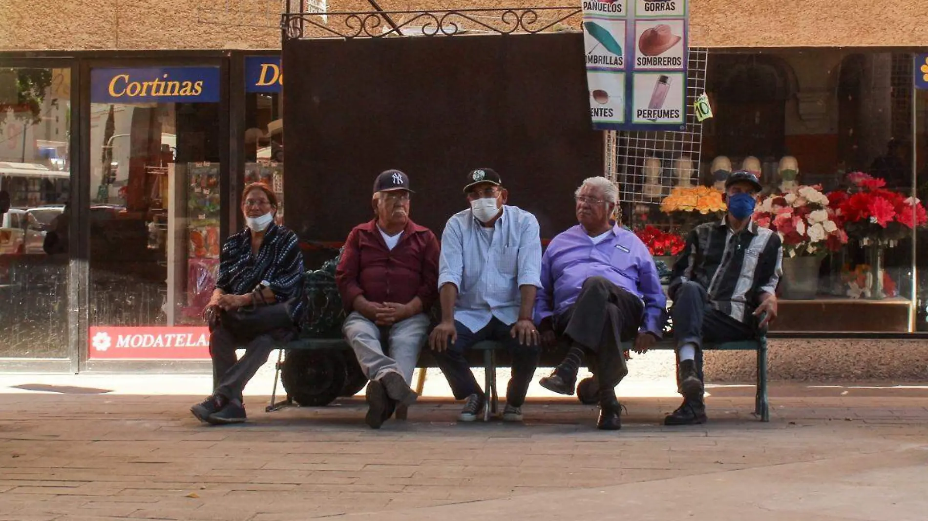 Foto nota Viejitos centro Hermosillo - Mike Acosta (2)